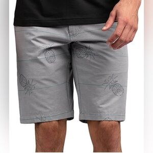 Travis Mathew Men’s Cohen Golf Shorts Gray Pineapple Print Flat Front Golf Sz 32